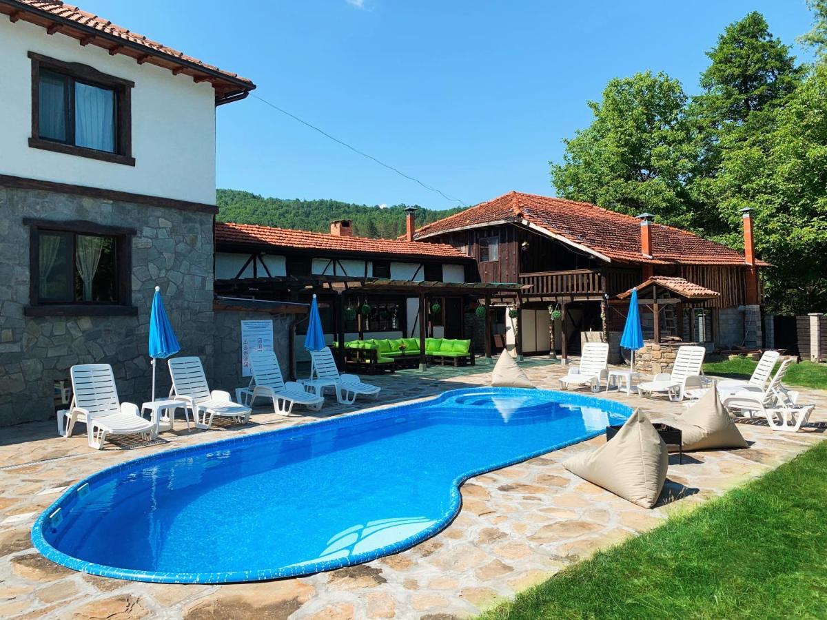 Карамановите Къщи Aprilți Exterior foto