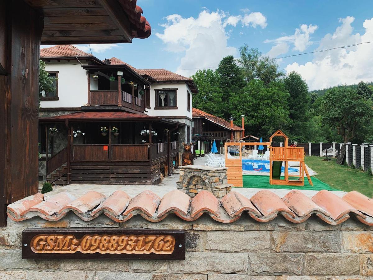 Карамановите Къщи Aprilți Exterior foto