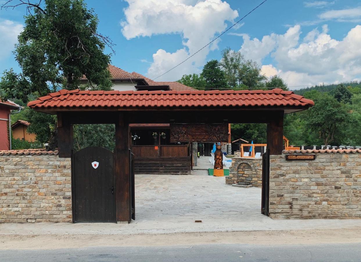 Карамановите Къщи Aprilți Exterior foto