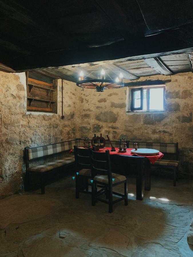 Карамановите Къщи Aprilți Exterior foto