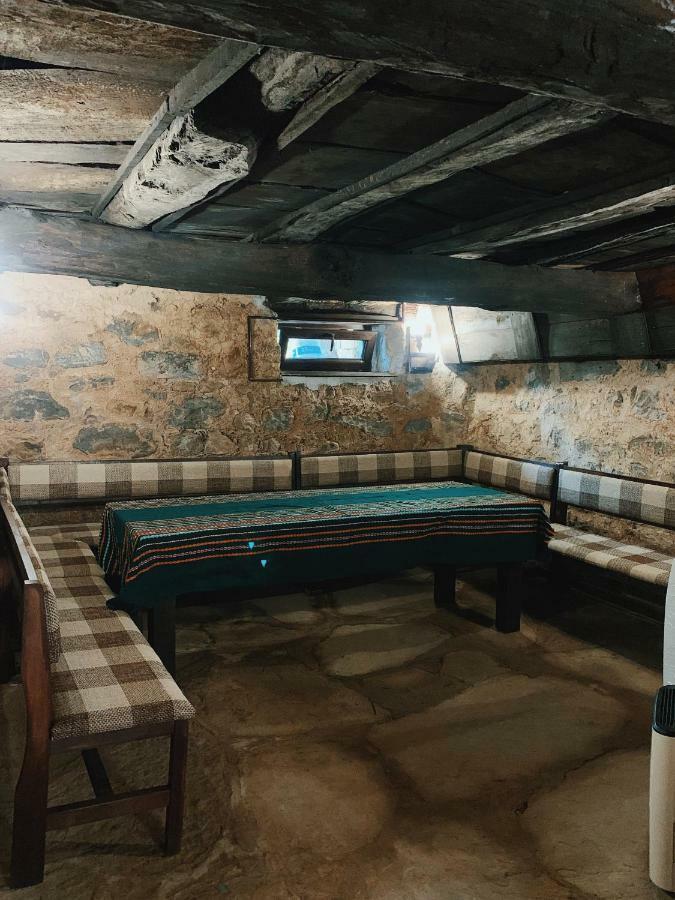 Карамановите Къщи Aprilți Exterior foto